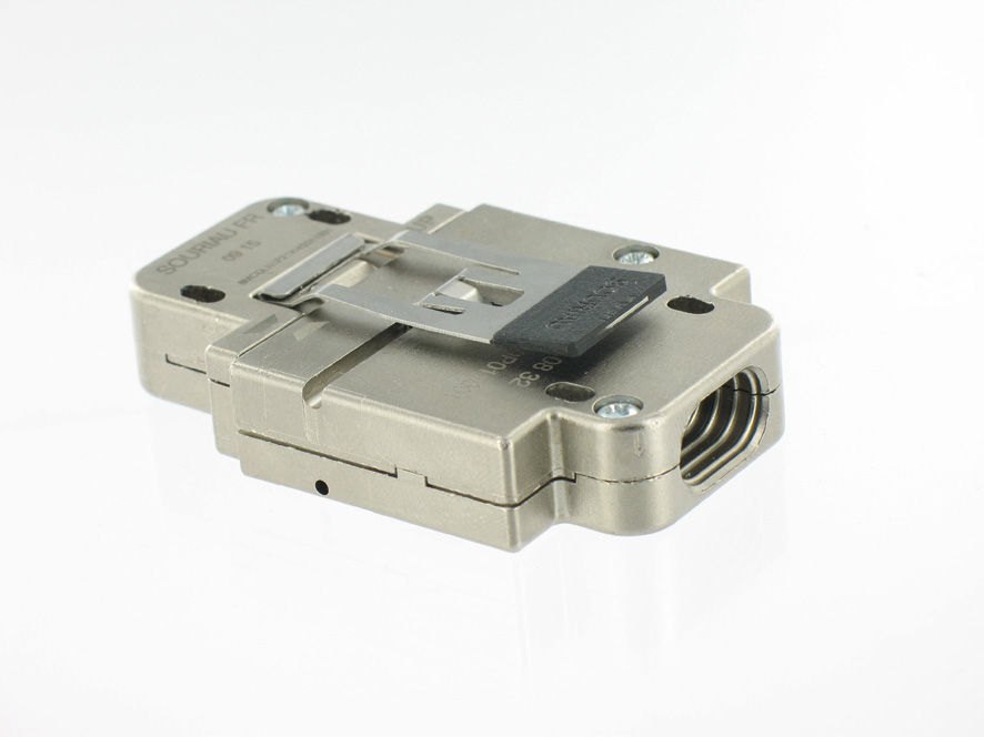 microComp<sup>®</sup> Quicklatch — Connettore in miniature ultraleggero per aeronautica